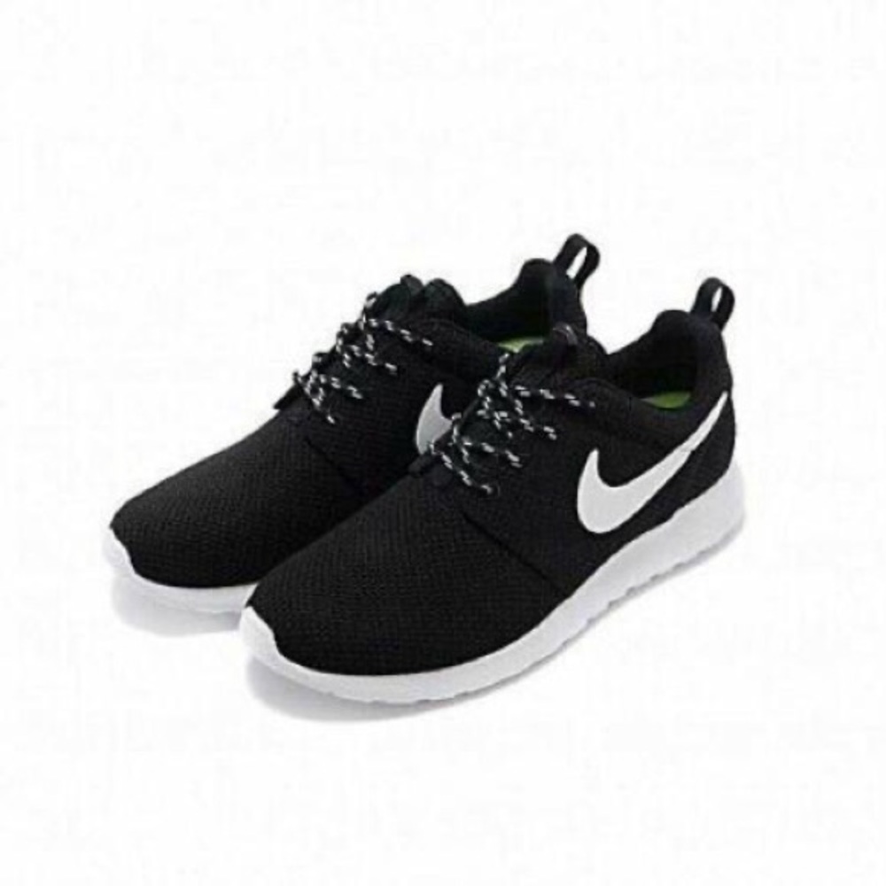 Nike Roche One Sneakers